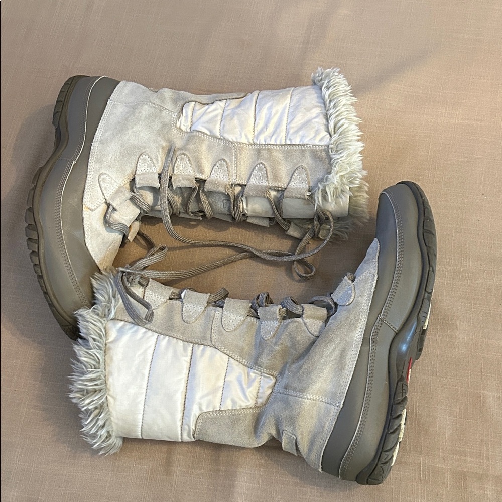 EUC The North Face Women's Gray and Cream Winter Boots